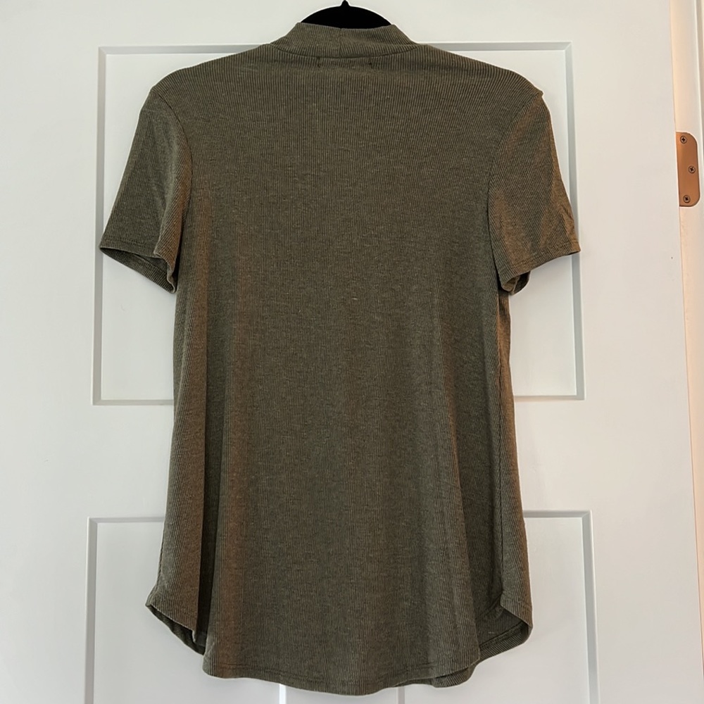 Olive Flattering Top EUC - Picture 3 of 3